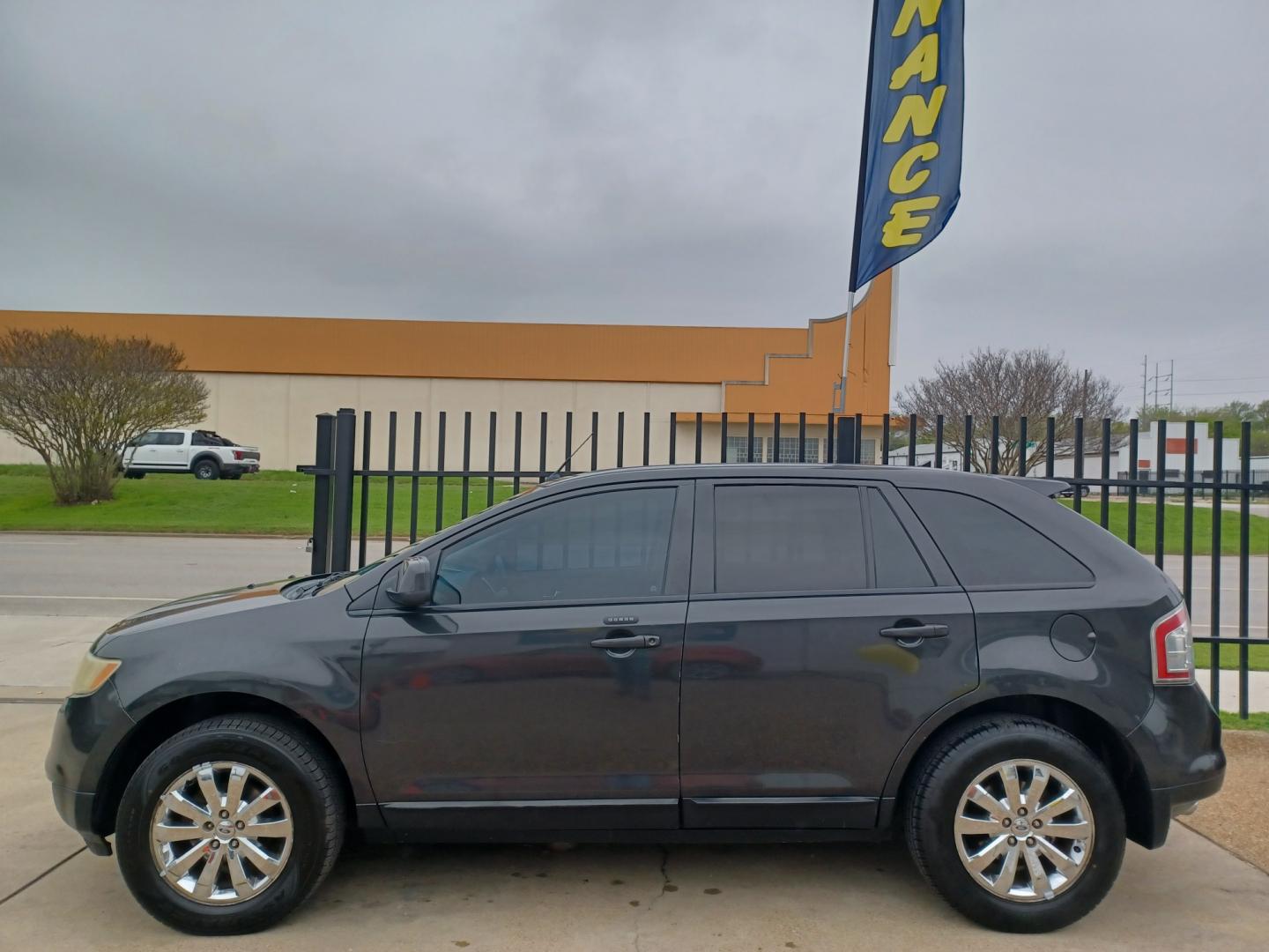 2007 GRAY /BLACK Ford Edge SEL FWD (2FMDK38C47B) with an 3.5L V6 DOHC 24V engine, 6-Speed Automatic Overdrive transmission, located at 2001 E. Lancaster, Ft. Worth, 76103, (817) 336-7000, 32.746181, -97.301018 - Photo#0